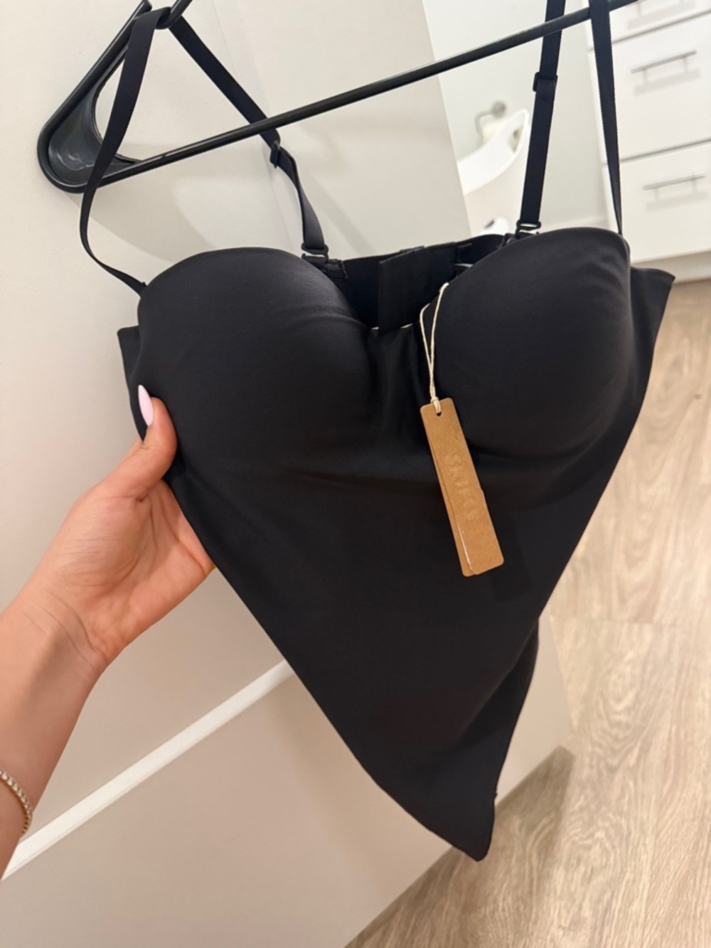 Skims body molded underwire bodysuit in Onyx - Picture 3 of 7